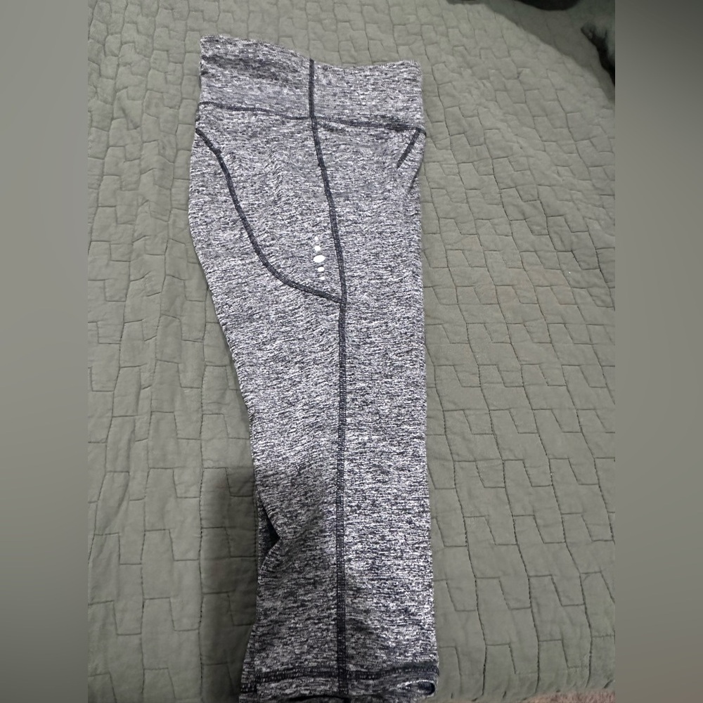 Xersion EverContour High Rise Stretch Fabric Quick Dry Workout Capris